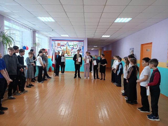 Сегодня 17 февраля утро в школе началось с линейки..